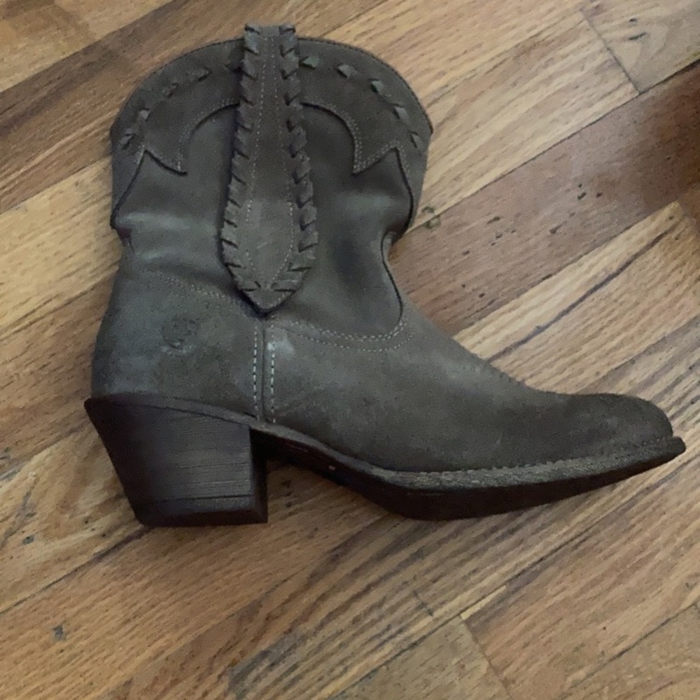 Ariat boots.
